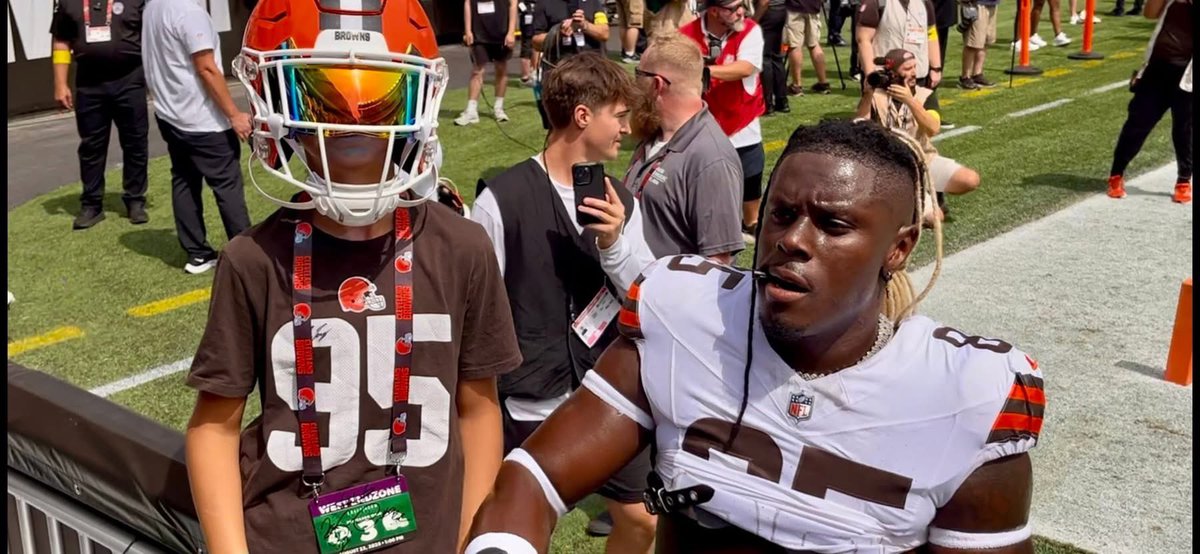 Amy Reaser tweet media