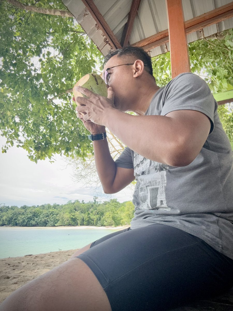 Pantai Teluk Wari, Biak Utara.