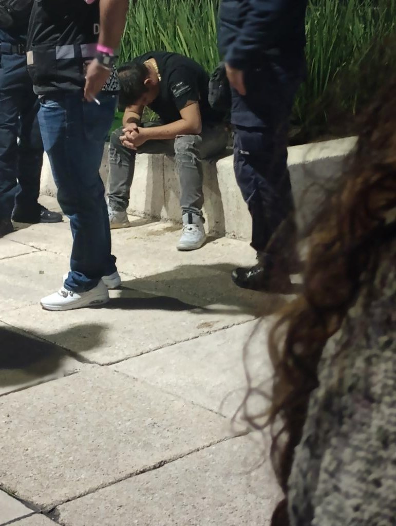 Pues... Éste chaka intentó dos veces tocar y agredir a mi hermana en el monumento a la revolución, lo abrí la primera vez y la segunda lo tuve que derribar. No contento fue a agredir a otra mujer y manoseó y agredió a UNA MENOR. Échenme apoyo y porras porque vamos pa' largo.