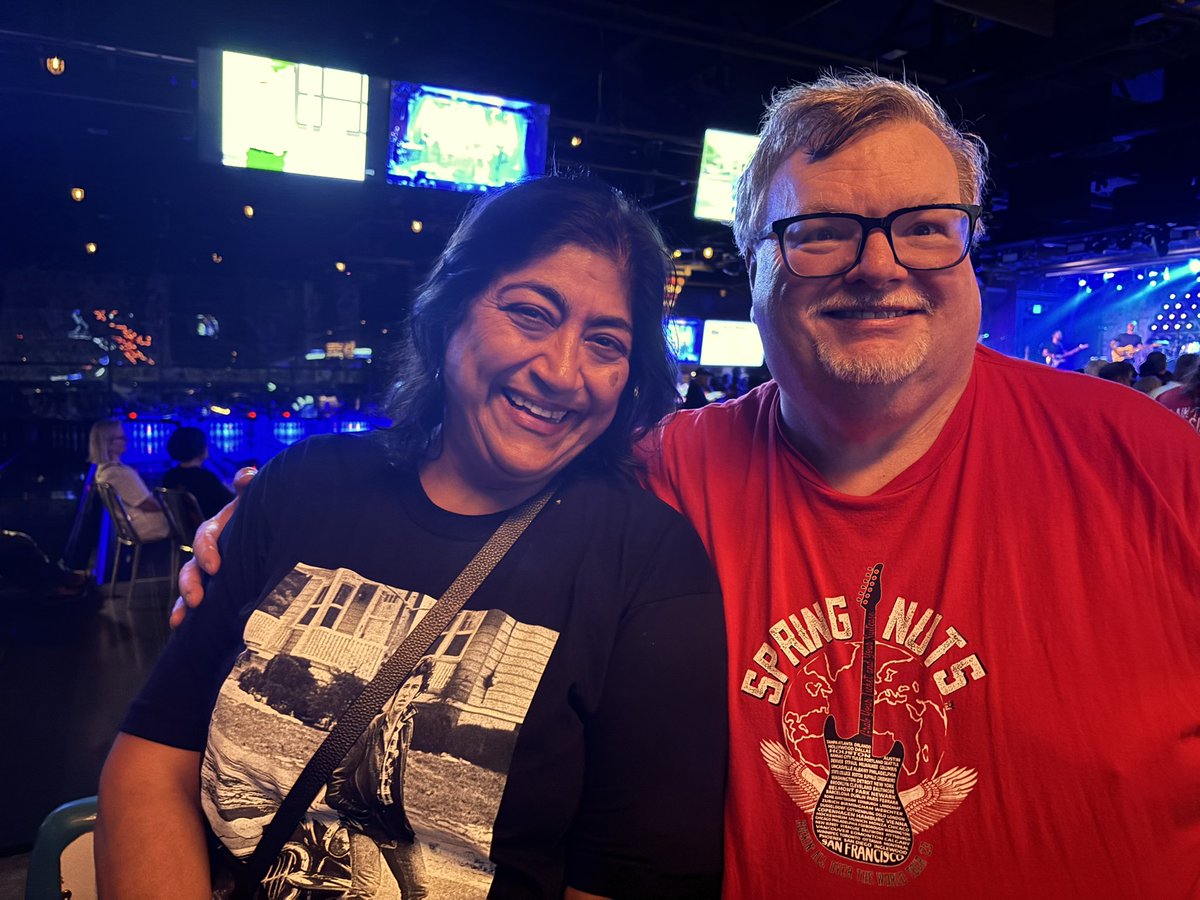 JesseJacksonDFW's tweet image. Me with a fellow @SpringNuts_ #SpringNutsS7#SpringNutsSeasideSerenade7 #springsteen. #10YearsBurningDownTheRoad *#SPRINGNUTS #Springsteen