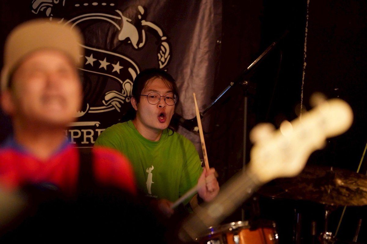 スターベムズ一年振りの大阪LIVEありがとうございました！初対バンも沢山で刺激的な夜でした、スプレッド皆さんには感謝しかありません🌃✨

PUNKを中心に様々なアーティストの映像を収めるダイナミック映像さんによるLIVE写真いただきました、臨場感溢れるエモい一夜の様子をお楽しみ下さい📸🗯