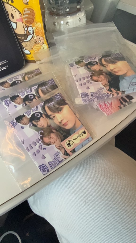 7시부터 일어나서 화장하고 기차타고 포장하고.. 요즘 테토녀로 살다가 오늘 에겐녀할려니까 죽을거같아요.. 오늘 나눔 25개정도진행할예정입니다