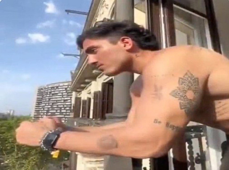 viste cuando estas asi y de la nada pensas fua liam payne no existe mas wacho y ahi es cuando te agarra el bajon de un sabado 23-08-2025 a las 23:36 ahre era re especifica