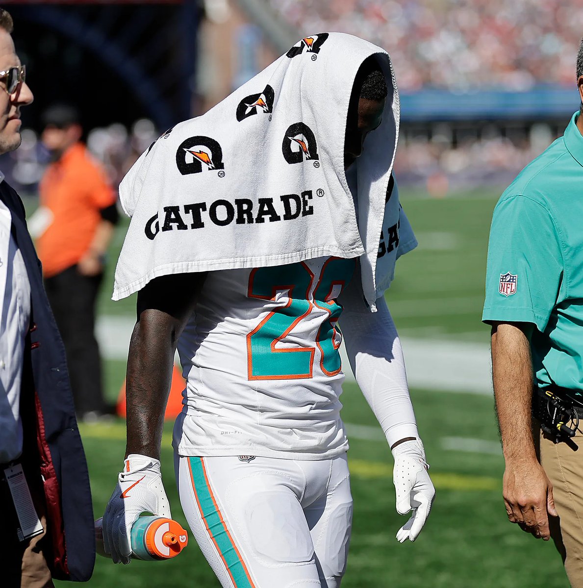 FinsXtra's tweet photo. 🚨 De'Von Achane is expected to return to practice before the season opener, per Mike McDaniel #PhinsUp https://t.co/QsRzkZThrU