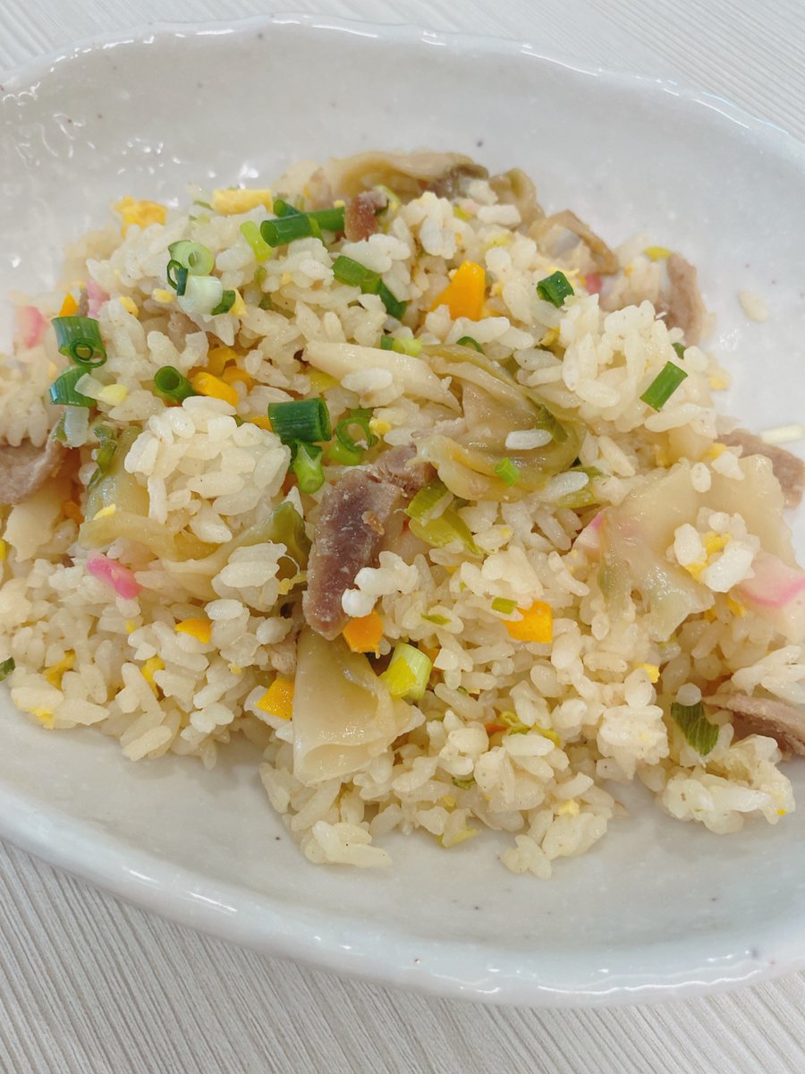 🍜日曜日のお昼ごはん🍚

昨日1人で、ともちん🍜食べてきて家族からブーブー言われた😌
ので

ワンタン麺とザーサイ炒飯
🍥ナルトが　の　じゃないね

満足したみたい良かったです😮‍💨

#絶望ライン工