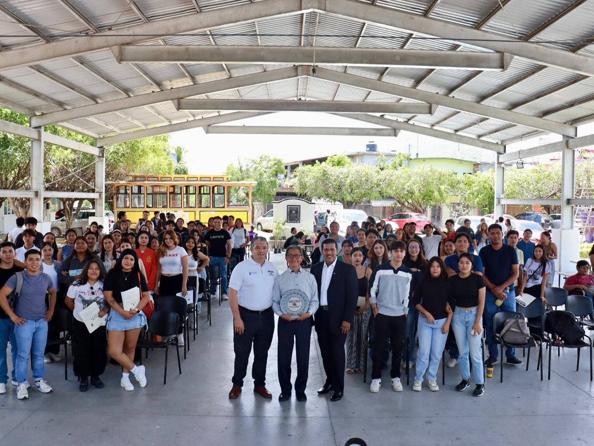 El pasado 18 de agosto tuve la oportunidad de participar en el Conversatorio "El camino de la nueva persona estudiante en Derecho", en la Escuela de Estudios Superiores de Jojutla UAEM.
Compartir con las y los jóvenes estudiantes de Derecho siempre es un gran honor.