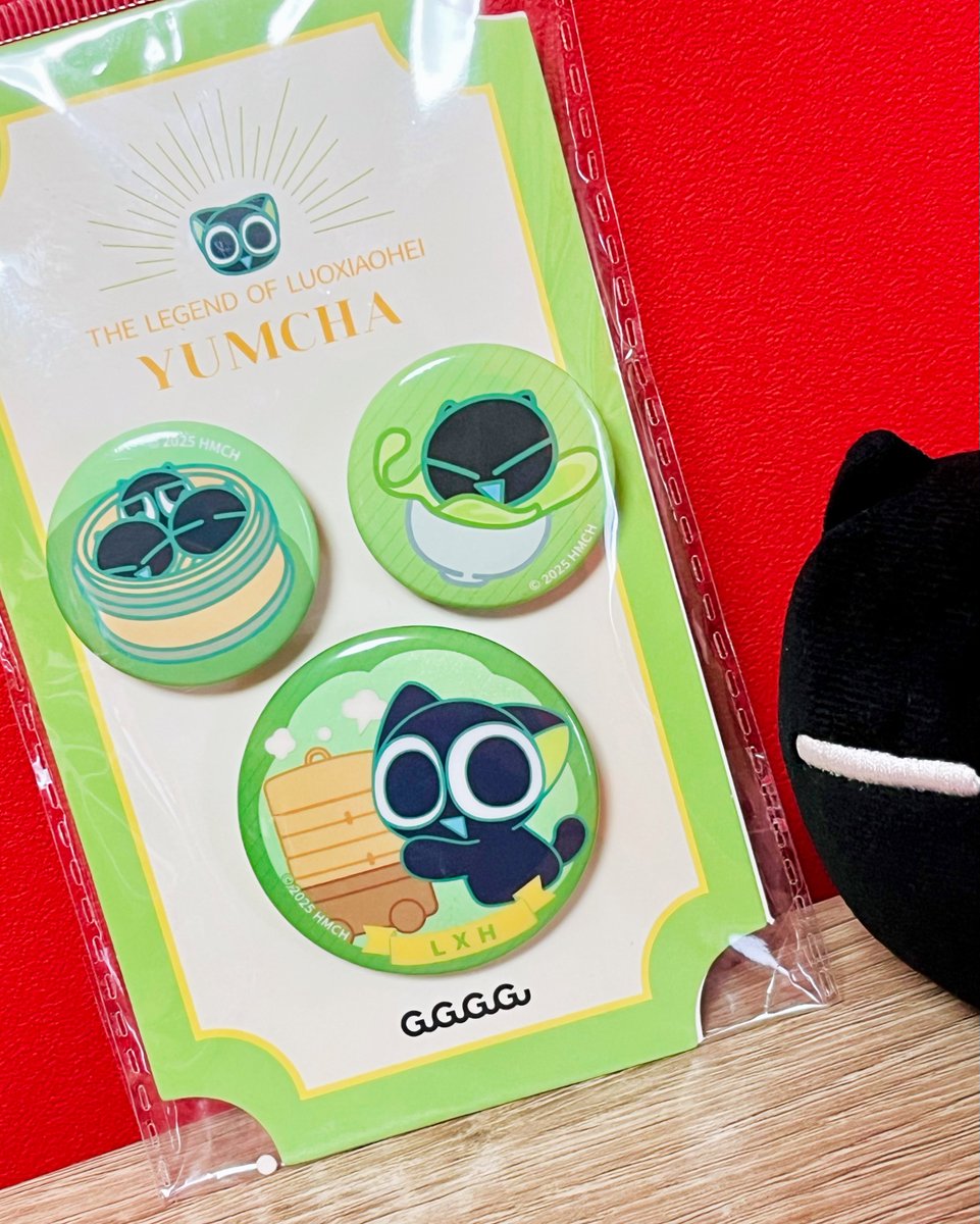 グッズ色々出揃ってから買えばいいものを初見であまりの可愛さに先に即ポチしてしまった蒸籠蒸し&amp;茶杯っ咻缶バッジ届いた！かわいいいいーー😭✨
蒸されてる…