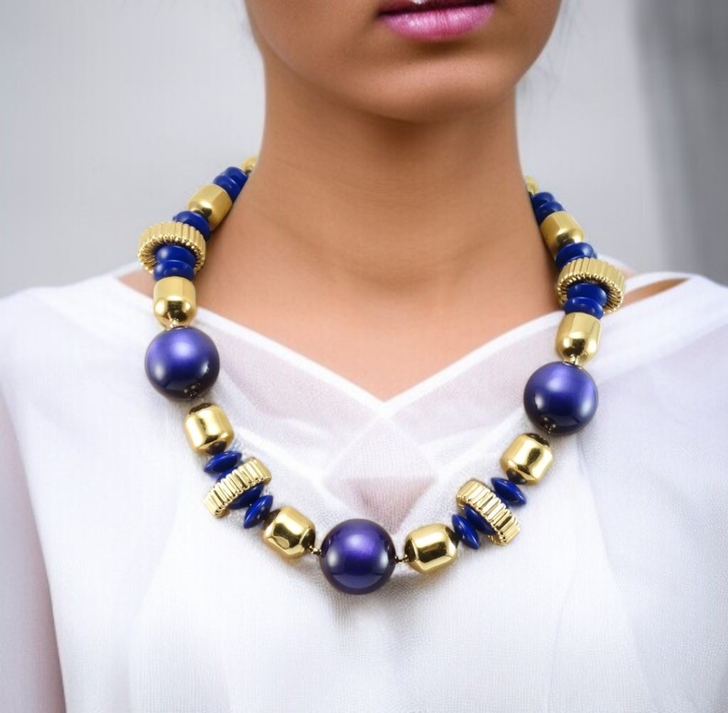 Rhinestonediva's tweet photo. Vintage YSL Yves Saint Laurent Chunky Chain Purple Moonglow Lucite Runway Necklace by Rhinestonedivas $395.00
https://t.co/WAd0RnECF0 via @Etsy #YSL #Yvessaintlaurent #Retrochic #RunwayGoddess #necklace #vintagechic #vintage https://t.co/7c3qw64ark
