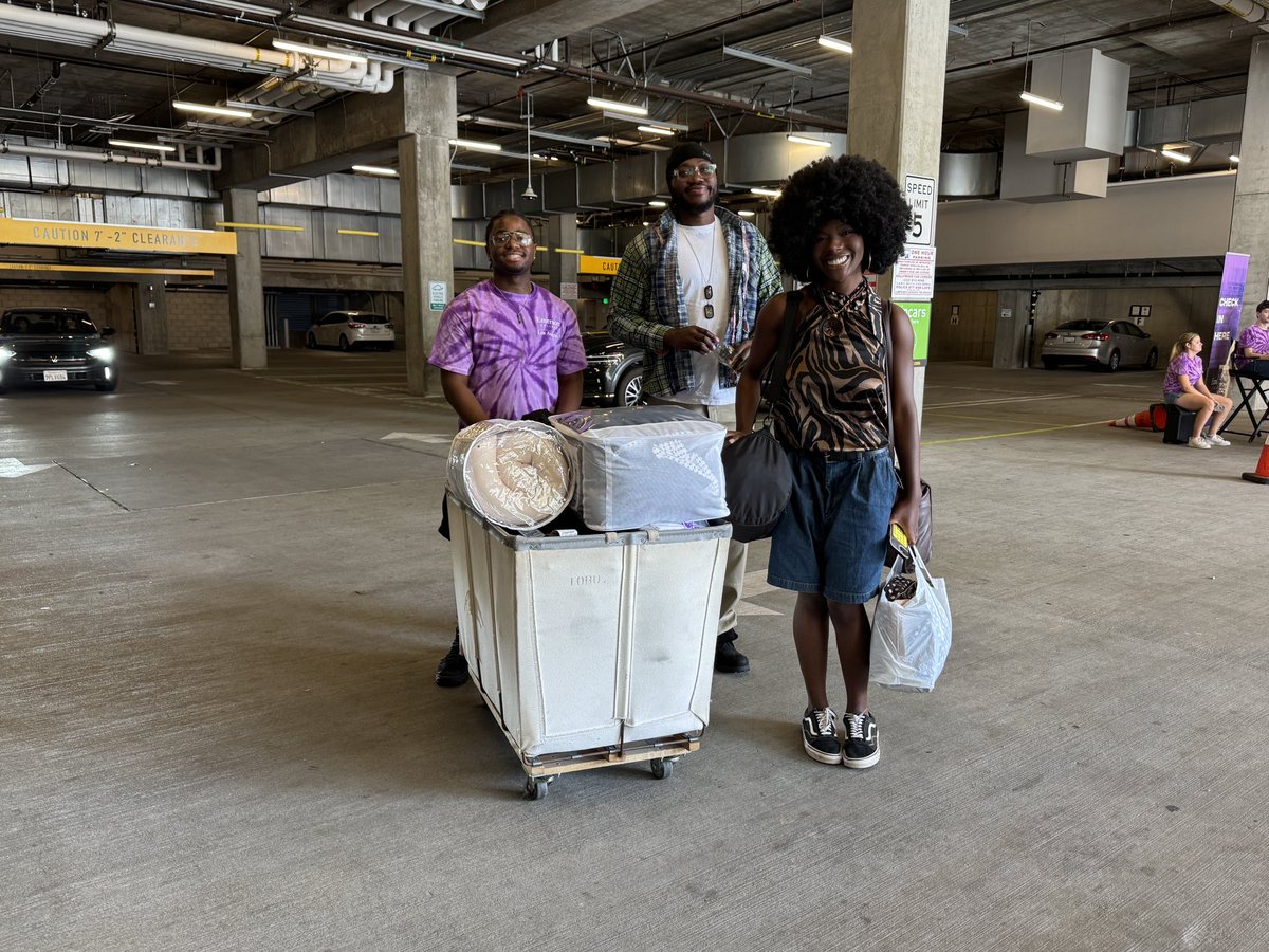 Excited to have our Fall ‘25 students move into the building! 

Many thanks to the families, friends, RAs, move-in assistants &amp; staff who helped move students in! 🫶✨