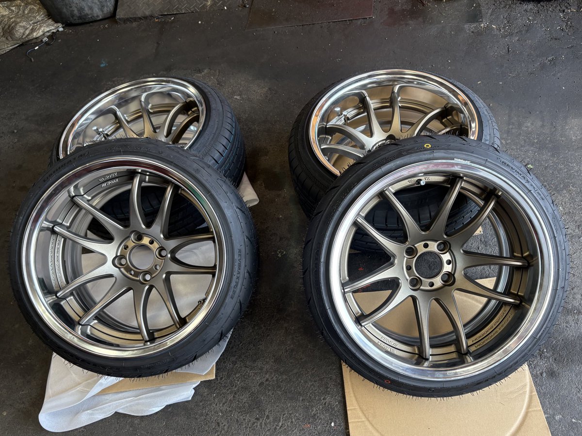 sprNastR's tweet image. 【ご報告】

New style New wheel

WORK EMOTION CR2P 16x9.0J -15

ハチロクでは珍しい16インチ！
漢の前後9j -15通しになりました！

おそらくイベント用になるかもだけど行けそうならこれでガンガン横向けます🚗💭

 #workwheel
 #ae86
 #仕様変更