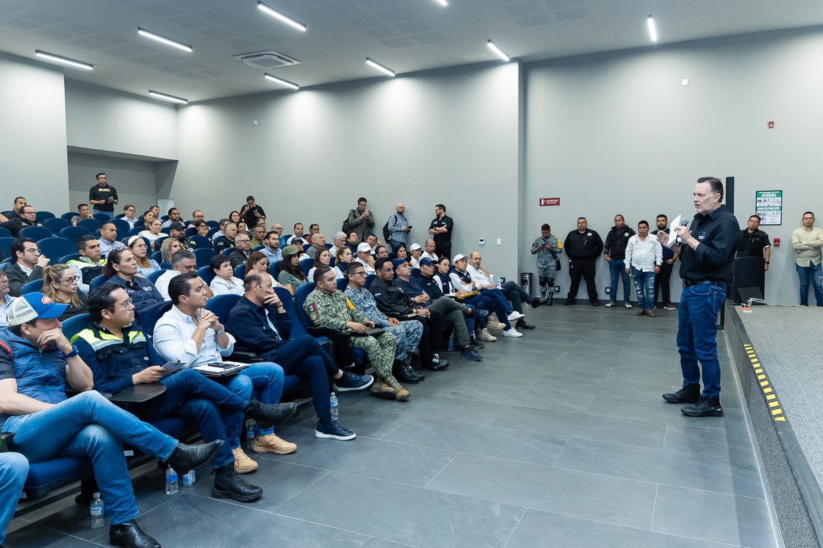 El gobernador  Kuri encabezó una reunión interinstitucional con los Alcaldes de Corregidora, El Marqués y Querétaro, así como integrantes de la SEDENA, Guardia Nacional y gabinete estatal, con el objetivo de dar seguimiento a  trabajos hechos por las afectaciones de las lluvias