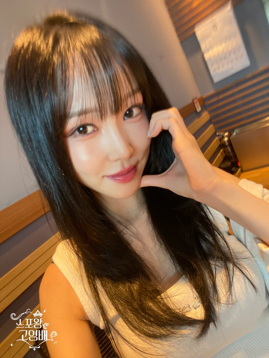 스포왕 고영배 197회차 방송 세줄 스포🌹

1. 유주와 그루비룸 휘민이 작업하다 휴지 뽑고 운 사연
2. 스포왕 “유주가 자기 계발서 책 내면 사겠다!”
3. 홍대 이동진이었던 스포왕, 이젠 평정심 잃고 영화 보며 시도 때도 없이 눈물 흘려...