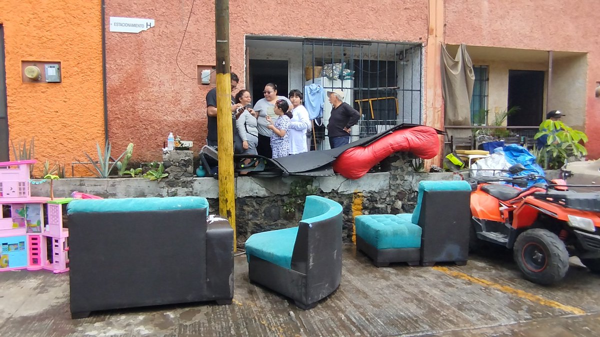 RafaBahena63's tweet photo. Respalda alcalde Eder Rodríguez Casillas, apoyo D manera inmediata el protocolo del Comité D Contingencias para atender las afectaciones ocasionadas X la intensa lluvia registrada, recorrió las colonias y  la Unidad Habitacional La Joya, después D 17 años volvió a inundarse. https://t.co/BVd1Vy2NBn