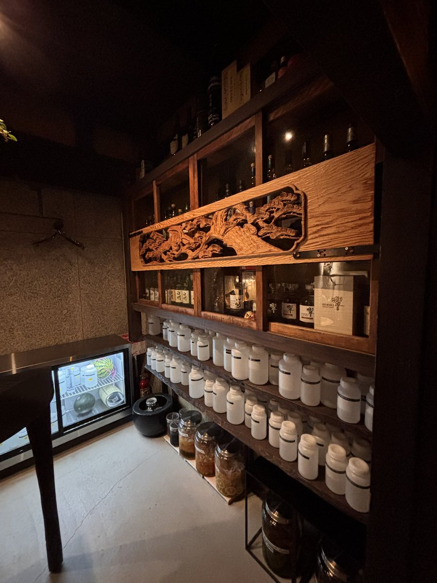 昨晩初潜入のフレく。住宅街の中にひっそり。京都の井戸水を使った、水がテーマのバー。扉開けられなくて最初戸惑った〜！中は京町家を改装したおしゃれ空間。ビールとワインしか普段飲まないからなかなかタイミング合わなかったけどこの日はスッキリジンを飲みに。気取り過ぎずすごく居心地よかった！