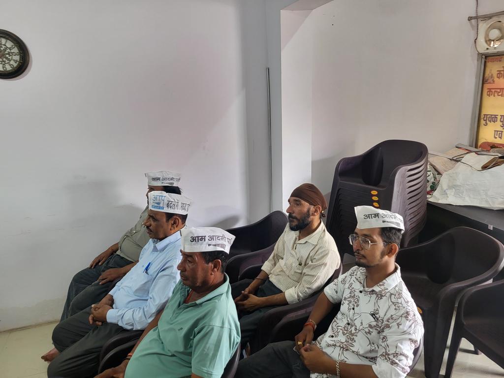 AAPJabalpur's tweet image. 📍जबलपुर में सोशल मीडिया अकाउंट संचालन हेतु विशेष बैठक का आयोजन @NunaAbhilasha द्वारा किया गया 
जिसमें सभी सदस्यों ने सोशल मीडिया से संबंधित अपनी समस्याओं के बारे में जानकारी प्राप्त की।
@ArvindKejriwal
@msisodia
@JSTomarAAP
@AAPRaniAgrawal
@AAPMPOfficial
#SocialMediaMeeting