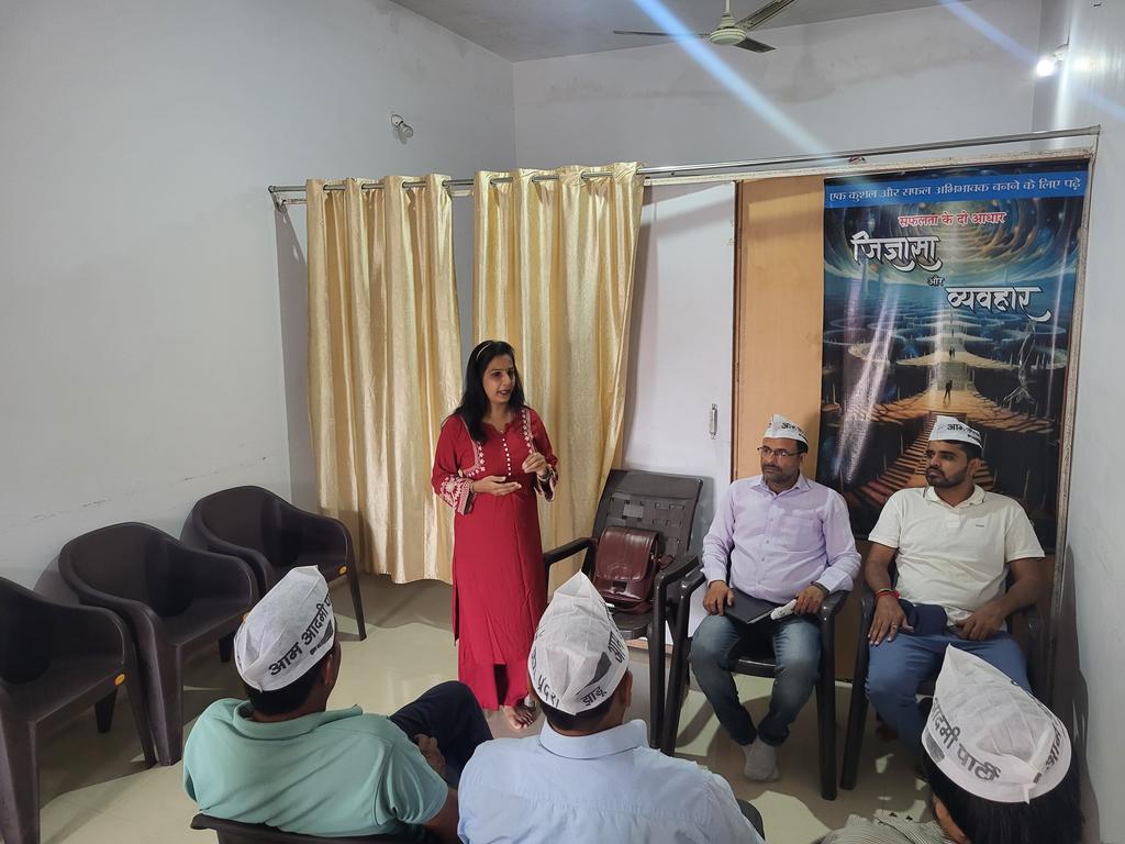 AAPJabalpur's tweet image. 📍जबलपुर में सोशल मीडिया अकाउंट संचालन हेतु विशेष बैठक का आयोजन @NunaAbhilasha द्वारा किया गया 
जिसमें सभी सदस्यों ने सोशल मीडिया से संबंधित अपनी समस्याओं के बारे में जानकारी प्राप्त की।
@ArvindKejriwal
@msisodia
@JSTomarAAP
@AAPRaniAgrawal
@AAPMPOfficial
#SocialMediaMeeting