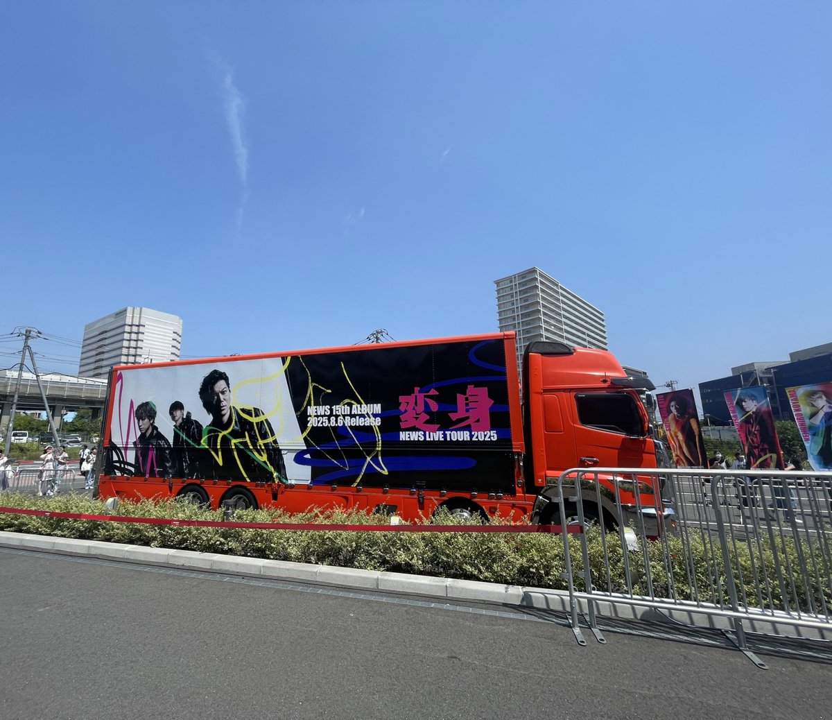 #NEWSLIVETOUR2025変身　
氷艶で共演させて頂きました　#増田貴久　さんの応援に！と、初参戦してまいりましたが私の人生で記憶に残り続ける衝撃と刺激、逆にパワー頂きました💛もう　#NEWS さんの虜🤩一緒に参戦した占部ちゃんありがとう🫶🏻また絶対参戦しなきゃ！ラストまでずっと応援しています💪🏻