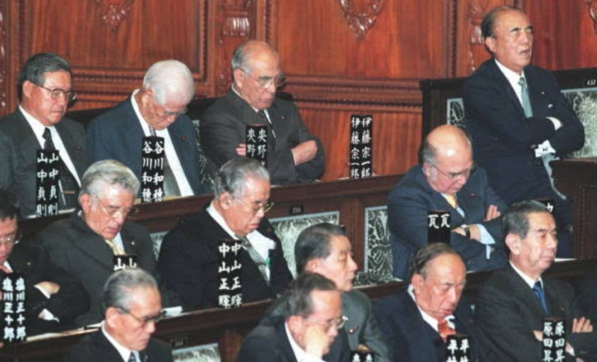 新税導入するなら、国会で寝てるやつに居眠り税導入しようぜ。

＞ガソリン減税のかわりに新税？　政府検討、車利用者から徴収案