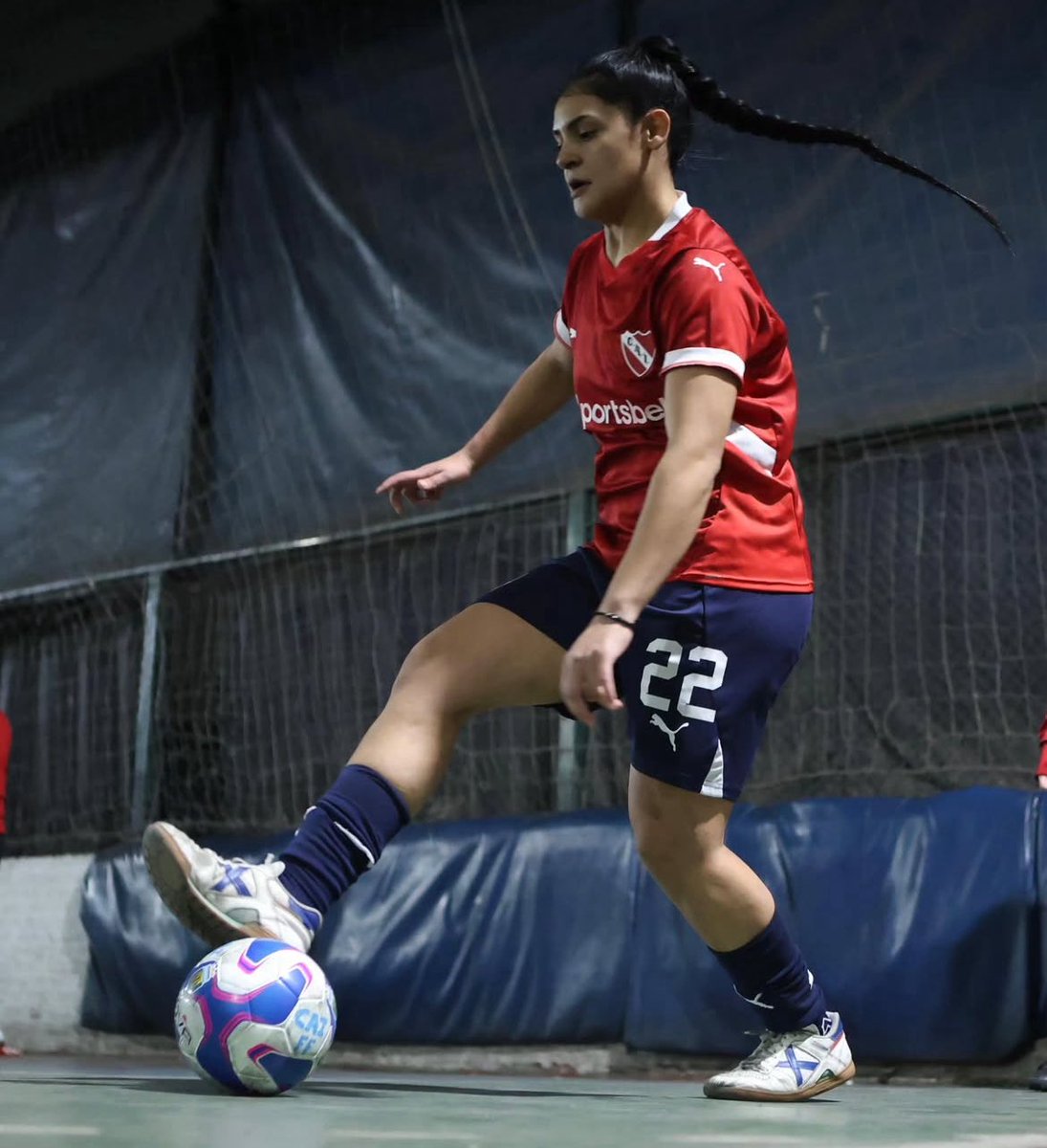 Emily Muñoz es hincha de la U, jugaba en Futsal de Independiente y decidió dejar el club.

“Me dije ‘no puedo estar en este equipo’. Al otro día, hablé con el dirigente de Independiente y lo entendió, porque no quería que yo estuviera en un lugar donde no quería”, dijo a Redgol.