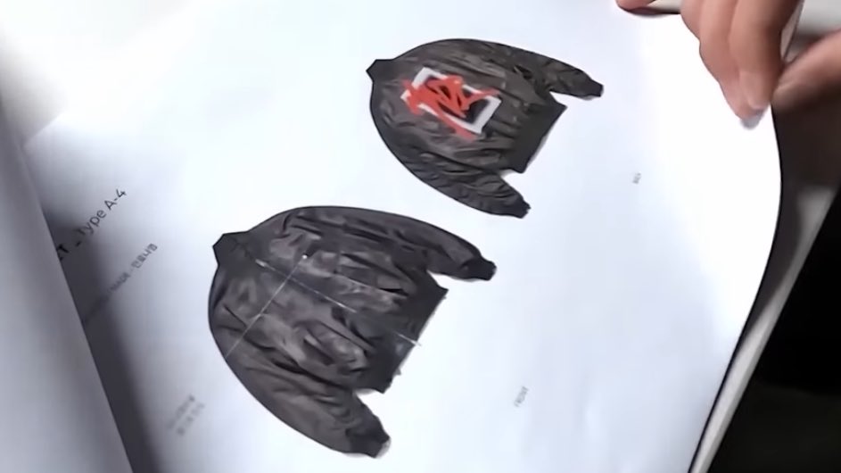 your pretty hands make the most beautiful art ever