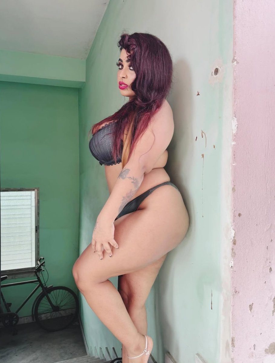 मेरी <a href="/kaminiranigi/">कामिनी रानी 🥀🌹</a> दीदी दिल्ली यूनिवर्सिटी से पढ़ कर घर आई है तब से खुले कपड़े पहनकर रहती हैं और <a href="/sakuntalamammi/">संस्कारी शकुंतला (गदराई मम्मी)</a> स्कूल में पढ़ाने चली जाती हैं तब <a href="/khsahilkhan32/">Sahil Khan</a> दोस्त को बुलाने के लिए मुझसे काल करवा के बुलाती हैं और दोनों लोग अंदर चले जाते हैं और मुझे बाहर बैठने के लिए बोलती है❤