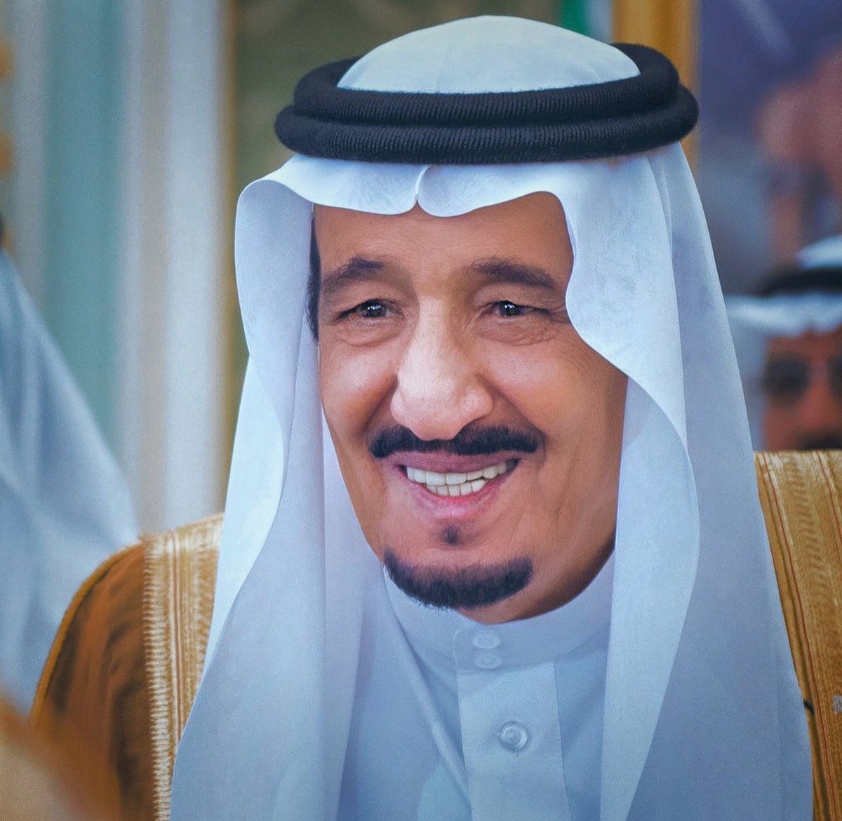 اللهم احفظ والدنا جميعاً #الملك_سلمان_بن_عبدالعزيز ، وأدم عليه الصحة والعافية، واجعل له في كل خطوة توفيقًا ونورًا ،،،..