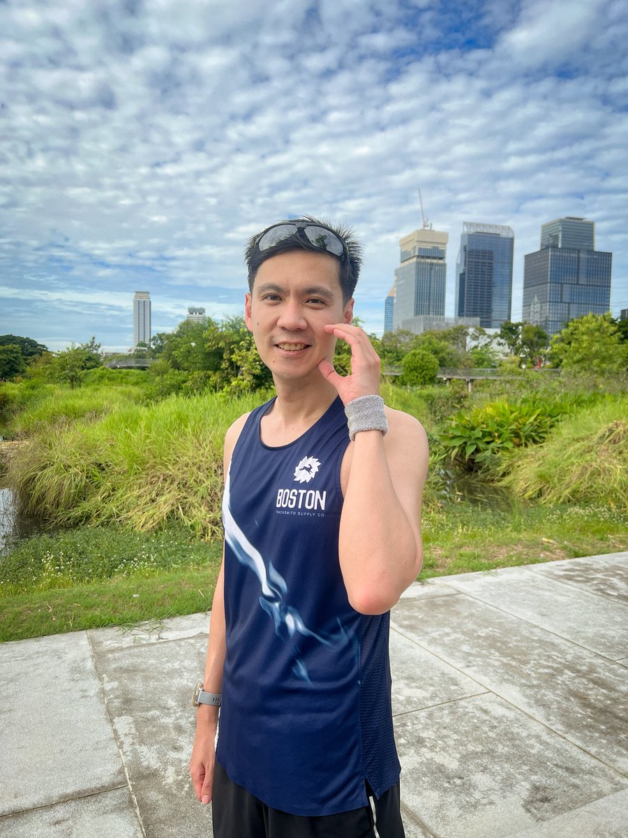 วิ่งเช้าสวนเบญ เหมือนสวนมี dress code ขาว ดำ เทา ใครใส่ชมพูมานี่ขึดบ้านขึดเมือง
#cruisecontrolrunclub #longrun