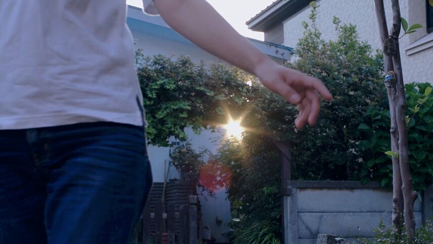 มีโอกาสดูภาพยนตร์สารคดีเรื่อง Radiance พูดเลยว่านี่มัน Perfect Days อีกฉบับก็ว่าได้ แล้วเป็นหนังสารคดีที่ถ่ายในช่วงกักตัวโควิดของคนญี่ปุ่นที่เท่โคตร การตัดต่อหวือหวา แพรวพราว เล่นทั้งแสงเงา เสียง เสียงพูดปกติ เสียงกระซิบ ควรค่าแก่การเอาไปสอนวิชาตัดต่อภาพยนตร์สุดๆ  #whatthedoc2025