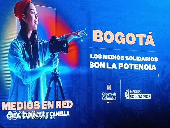 El desgobierno Petro reconoció que se "gastaron" 5.900 millones de pesos en medios independientes y comunitarios...quienes dijeron que nunca recibieron dinero.
Comunicadores protestaron durante reunión en el Centro García Márquez de Bogotá
¡Corruptos Cínicos Descarados!