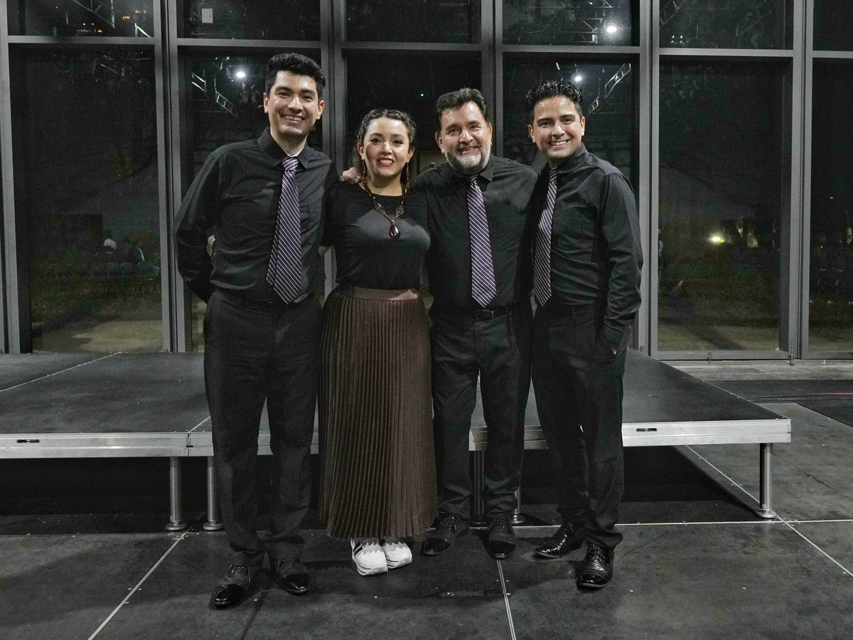 El Mario Nandayapa Quartet dio vida a Un toque clásico en el Jardín Escénico, uniendo tradición chiapaneca y repertorio académico con la fuerza de la marimba. 🎶

#MúsicaINBAL #Marimba #UnToqueClásico