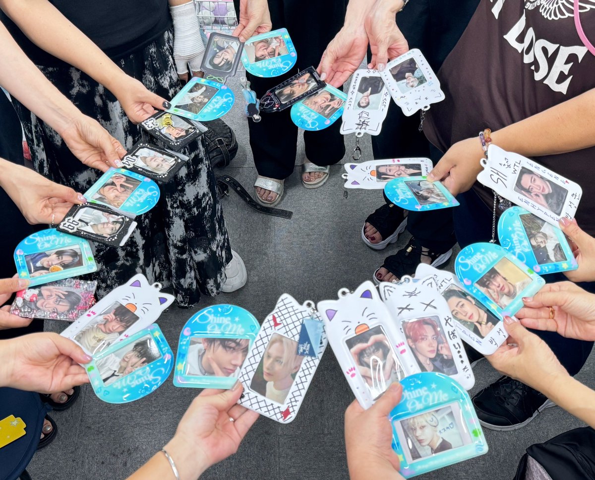 YOIZCAFE's tweet photo. ２日間ENGENE会ありがとうございました💕

飛び入り参加してくださった方もいらっしゃって用意した特典もすべてなくなりました🙇🏻‍♀️😆

いつも楽しいひとときをYOIZで過ごしてくださりありがとうございます😍

また定期的に開催しますので次回も楽しみに🙌🏻

(集合写真撮れなかった方すみません><) https://t.co/3WBt0Vkg3U