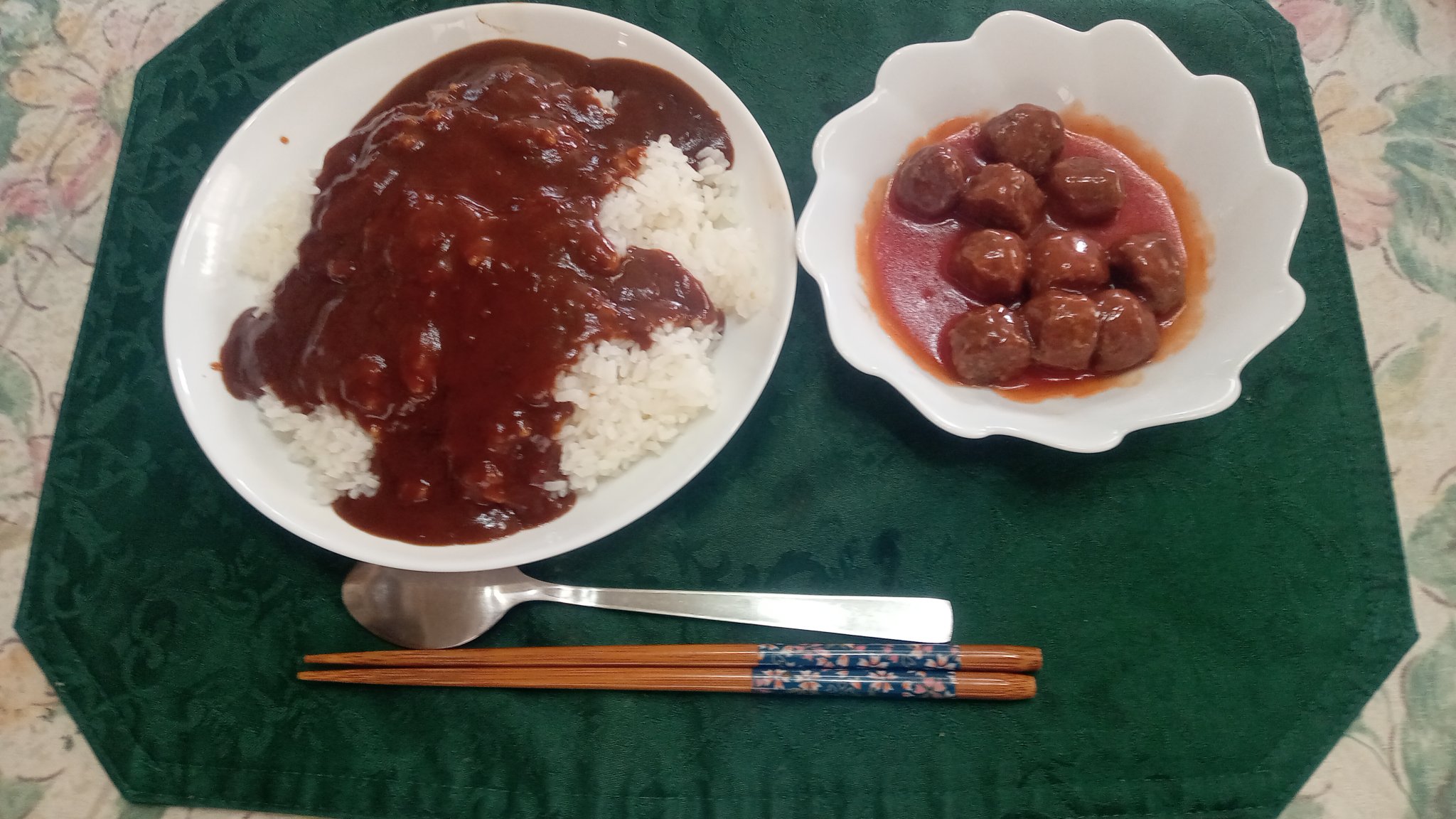 カレーライスとなっています 8月16日(土) 昼11:45〜15:00ラストオーダー 夜18:30〜20:30