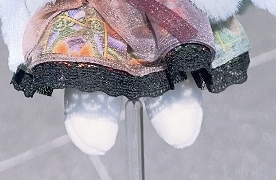 다리에 레이스 그림자 진 거 너무 예쁜거가틈……