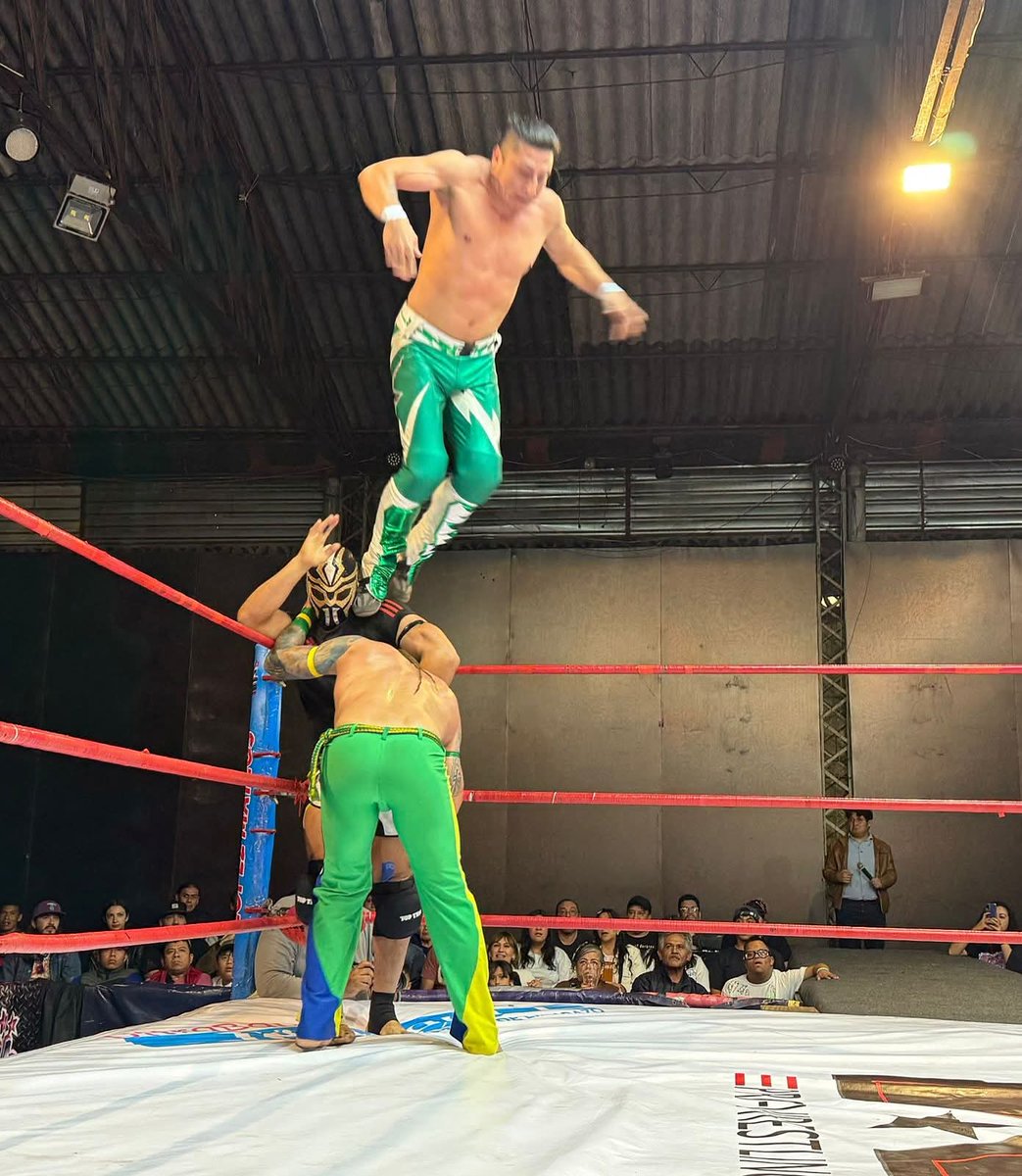LaTijeraLucha's tweet photo. La lucha especial de #WRProWrestlingResurrection desde la #ArenaLopezMateos en triangular internacional es para #Zumbi al vencer de buena forma y express a #Shocko y #Bambas…
#latijeraluchalibre https://t.co/FQWesd3xeX