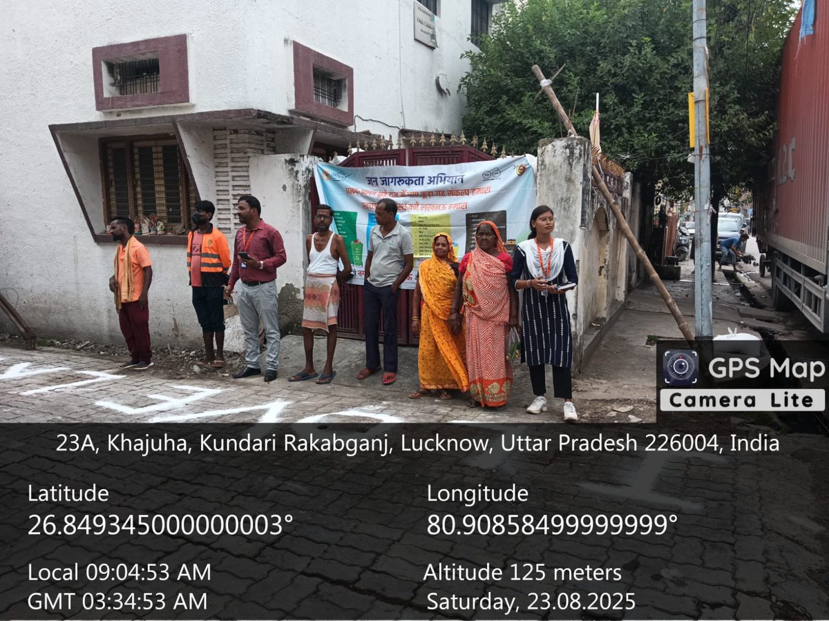 LMC_Lucknow's tweet photo. 📍 ऐशबाग वार्ड, ज़ोन-2
लखनऊ नगर निगम की ओर से IEC टीम द्वारा कचरा संवेदनशील स्थल (GVP) की सफाई अभियान सफलतापूर्वक संचालित किया गया।

सफाई अभियान के पश्चात् स्थानीय नागरिकों एवं टीम के सदस्यों ने स्वच्छता शपथ ली कि क्षेत्र की स्वच्छता बनाए रखेंगे और कूड़ा-कचरा इधर-उधर नहीं फैलाएंगे।

इस पहल से न केवल क्षेत्र का स्वच्छ परिवेश बहाल हुआ बल्कि नागरिकों को जिम्मेदार कचरा निस्तारण अपनाने हेतु प्रेरित भी किया गया।

🌿🚮 मेरा शहर, मेरी शान – लखनऊ नगर निगम 🚮🌿

@nagarvikas_up
@aksharmabharat @sushma_kharkwal @MoHUA_India
@RoopaMishra77 @SwachhBharatGov
@SwachhBharatGov @sbm_up
@CMOfficeUP @myogiadityanath
#swachtaabhiyan #reducereuserecycle
@swachhlucknow #lucknownagarnigam
#sbmurban #swachhBharatMission #SwachhUttarPradeshUrban

#swachhsurvekshan2024 #lkonagarnigam
#Lucknow
#lko
#lmc
#GarbageFreeCity
#RRR #WATERPLUS