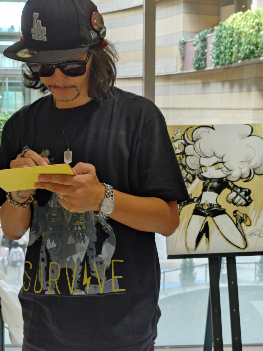 manbowmanbow007's tweet photo. 昨日、なんばパークスに
上田バロン氏の
ライブペインティングを
拝見させて頂きました。

また、アナログの絵の作品を
お願いします。
でも、無理せずに。（笑）

そして、
GODTAILさんもいらしてましたので、写真撮らせて頂きました！

#上田バロン
#GODTAIL
#なんばパークス
#響縁 https://t.co/1jdgmHhzTC