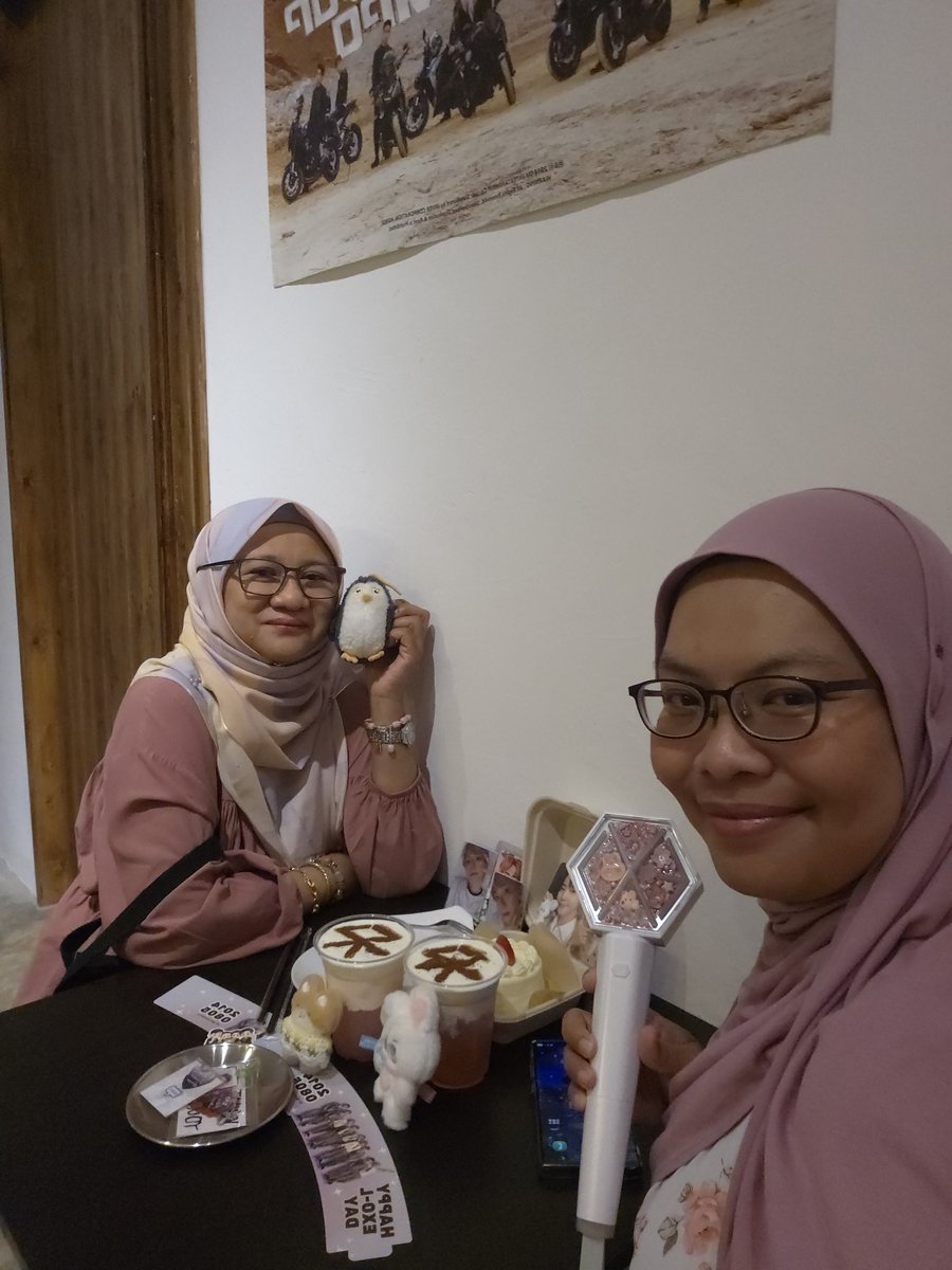 kimXXXjunmyeon's tweet photo. I am here, so early..
As usual, am with my partner-in-love-with-Junmyeonie-who-is-so-busy-no-bbl-no-ig-updates --> @RafdinaHouse
Tq organizers! https://t.co/LYzhhXjVO5