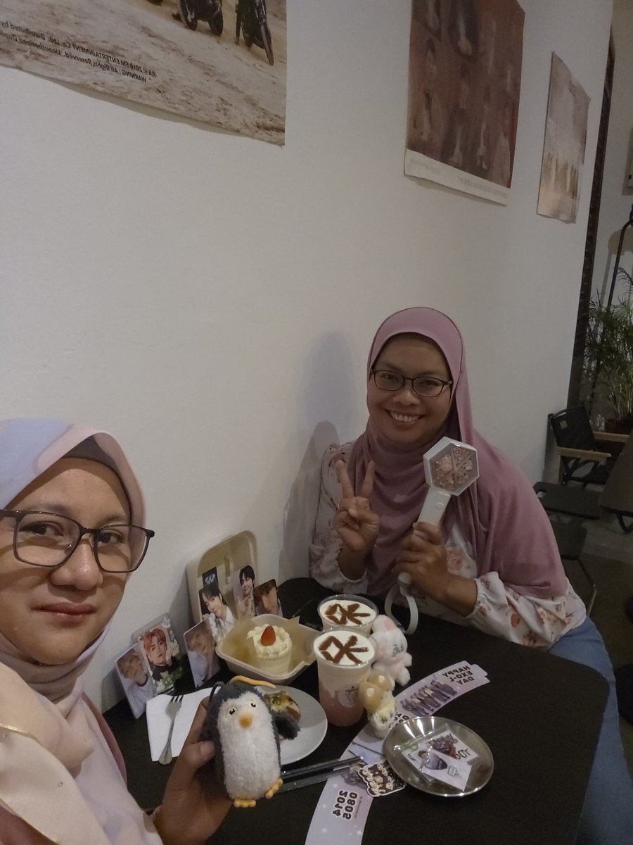kimXXXjunmyeon's tweet photo. I am here, so early..
As usual, am with my partner-in-love-with-Junmyeonie-who-is-so-busy-no-bbl-no-ig-updates --> @RafdinaHouse
Tq organizers! https://t.co/LYzhhXjVO5