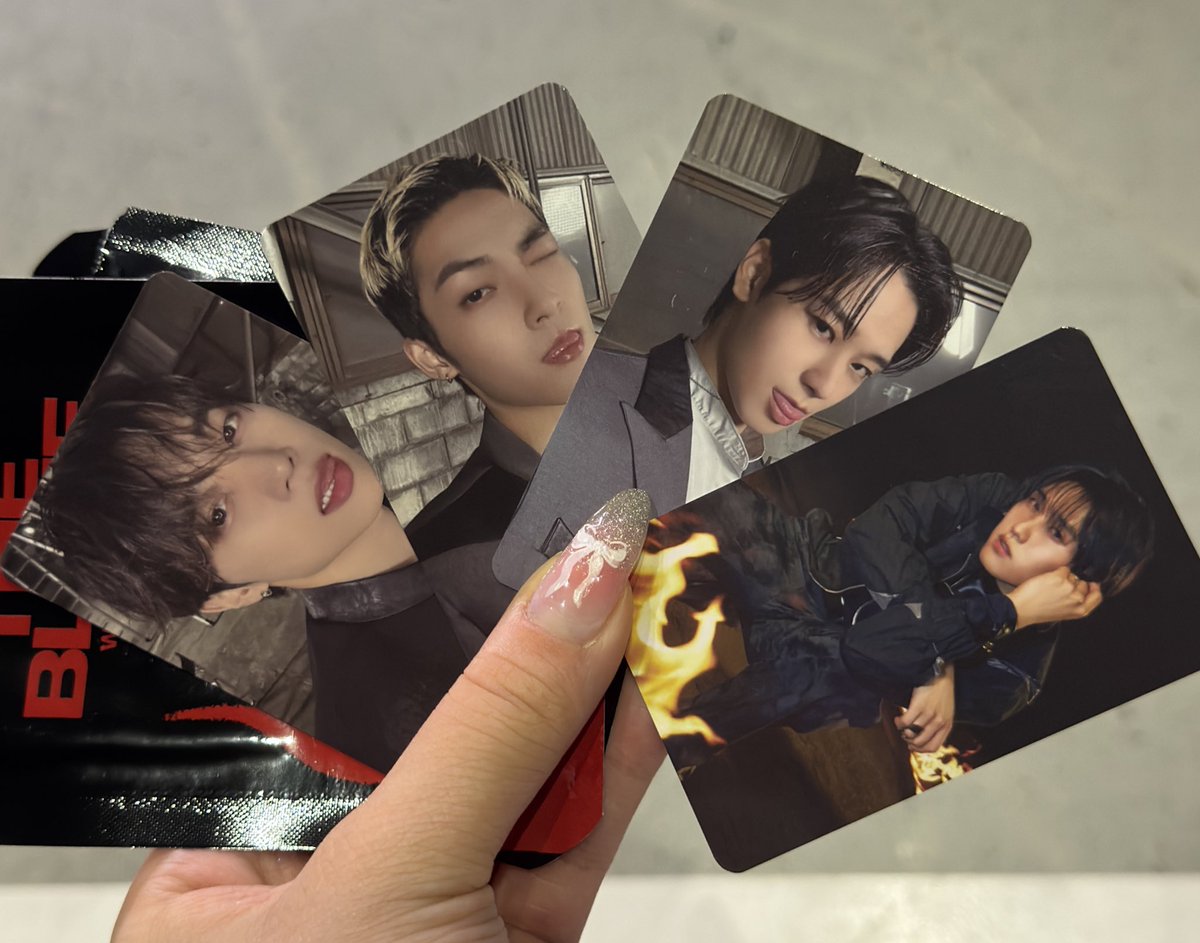 lee0913_'s tweet photo. theboyz ドボイズ　交換　グッズ

譲　ソヌ　ケビン　ジュヨン　ジェイコブ
求　ヒョンジェ

会場付近にて手渡し交換希望です。お気軽にお声がけくださいっ‼️ https://t.co/g6IdO5Ousj