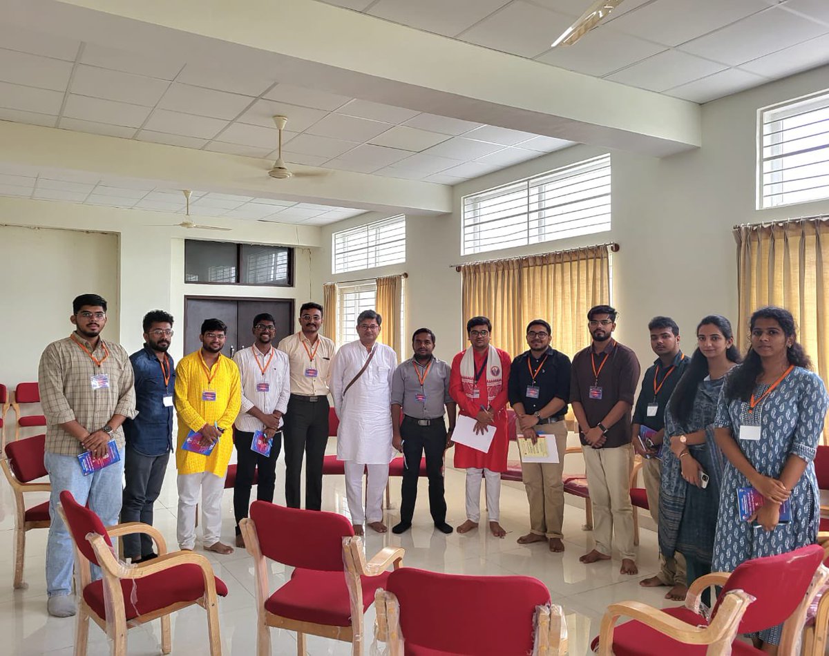 dryogendermalik's tweet photo. Team India - Different language and food but one thought - Parma Vaibhavam to Rashtra
#BeAndMake https://t.co/wPb24B2MDS