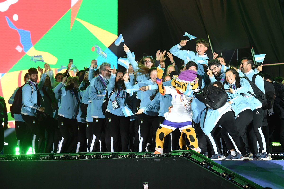 enardinfo's tweet photo. 🔝🔥 La Delegación Argentina 🇦🇷, integrada por 342 atletas (174 varones y 168 mujeres), ocupó el 5° lugar del medallero sobre 41 países con 27 OROS 🥇, 38 PLATAS🥈 y 30 BRONCES🥉. La 95va y última medalla estuvo a cargo de Juan Ignacio Gallardo, dorada en Karate.

⏬️ https://t.co/AUOrLKGG5Y