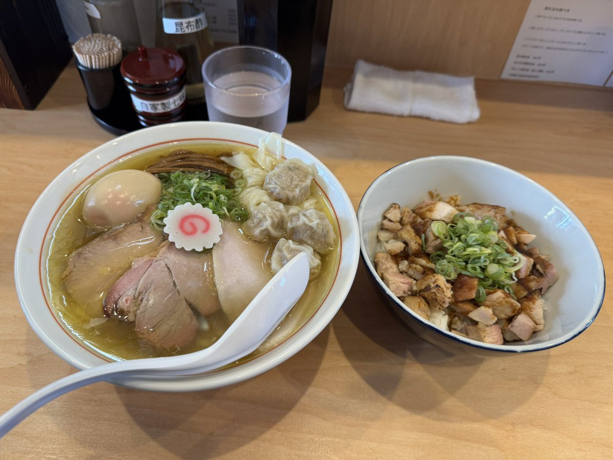 3回目の来店🍜
ビジュアルも最高、、スープが個人的に
大好きなのだ。ワンタン好きには
たまらない美味しさなのだ🤤
<a href="/ramenhisamatsu/">ラーメンひさまつ軒</a>