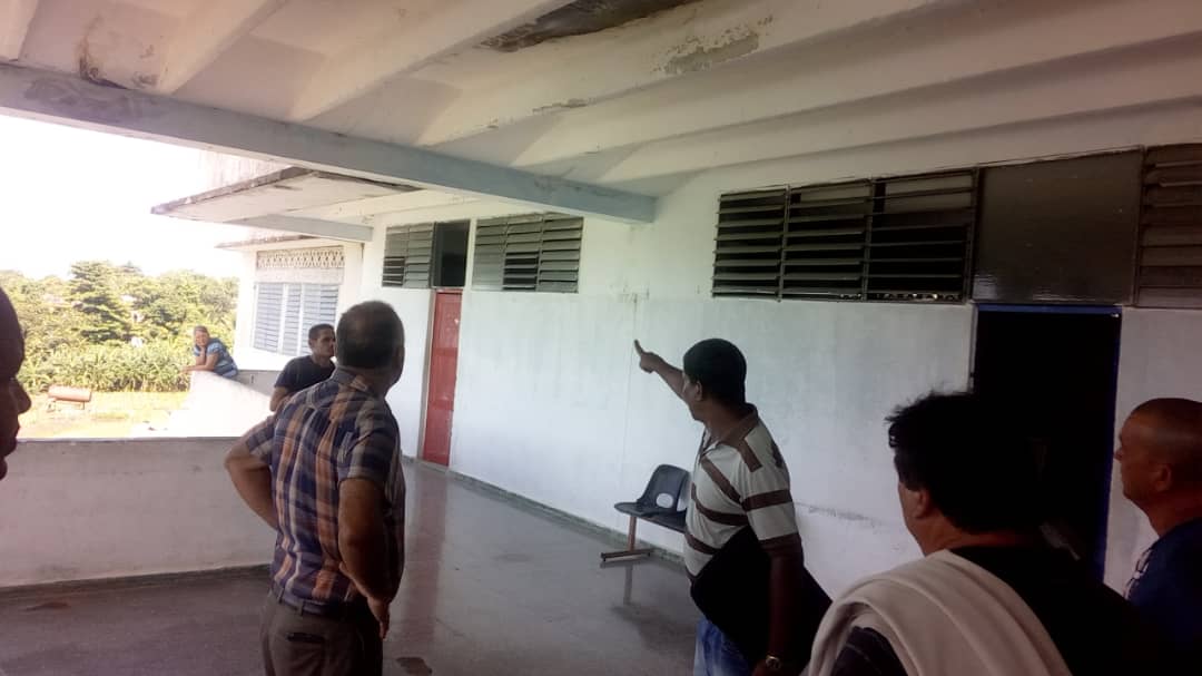RicardoArtemisa's tweet photo. En la escuela Eduardo Panizo evaluamos con las autoridades de Bahía Honda y empresas de apoyo, el alistamiento para el inicio del curso.
Se avanza en la carpintería y la pintura del centro. https://t.co/0r2YCNDojL