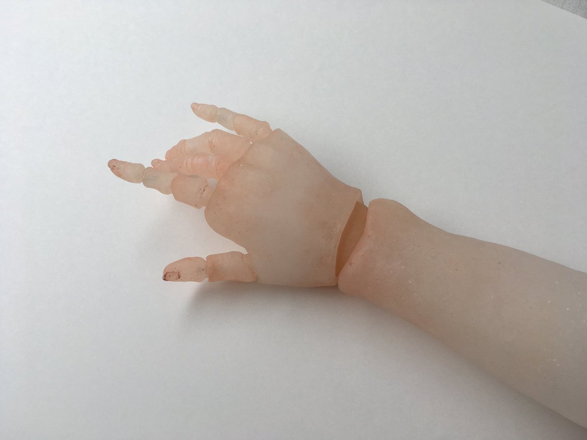 本日最終日17時までです。
在廊は13時半過ぎになります。申し訳ありません🙏

「手のけしき、夏のかげ」
2025.8.15～24
GALLERY futari＋ユースタシア企画室
@galleryfutari  @yuxlys 

#企画展
#関野栄美
#ガラスの手
#glass
#工芸
#sekino_emi
#glassart
#doll
#パートドヴェール
#エナメル絵付け