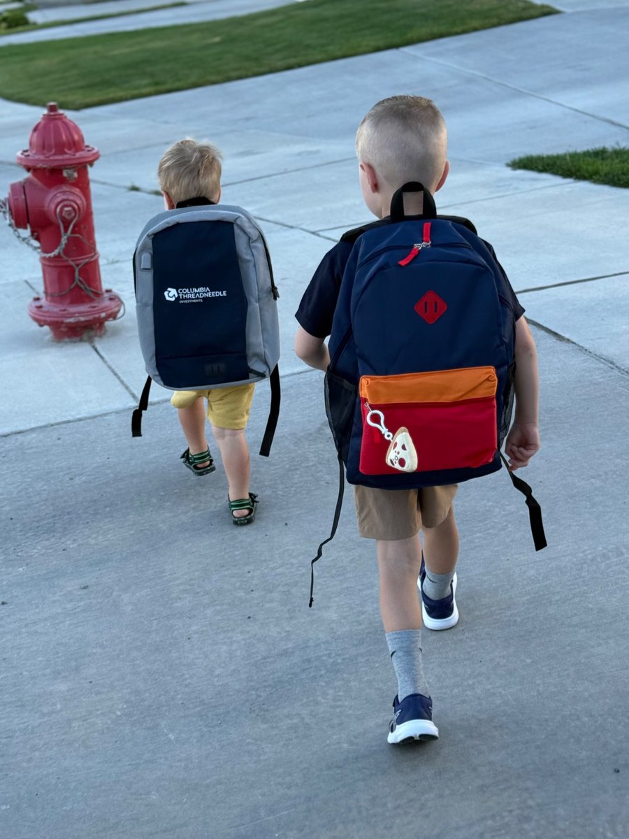 klarinet12's tweet photo. Walk your brother to school day https://t.co/HuNRlg5ssR