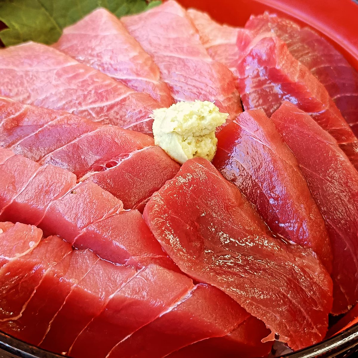 itmofnw's tweet photo. #大間崎 を通ってきて、口が完全に #マグロ になってたので、選択肢はこれしか無かった…
美味い…大トロも二切れも。
このボリュームで2500円。大満足。
https://t.co/R2pXscHJ2j
#ride #lunch #tuna #bowl #magurodon #donburi #Aomori #Ohata #IsaribiShokudo #青森 #大畑 #いさりび食堂 #マグロ丼 https://t.co/r42PbuXoVf