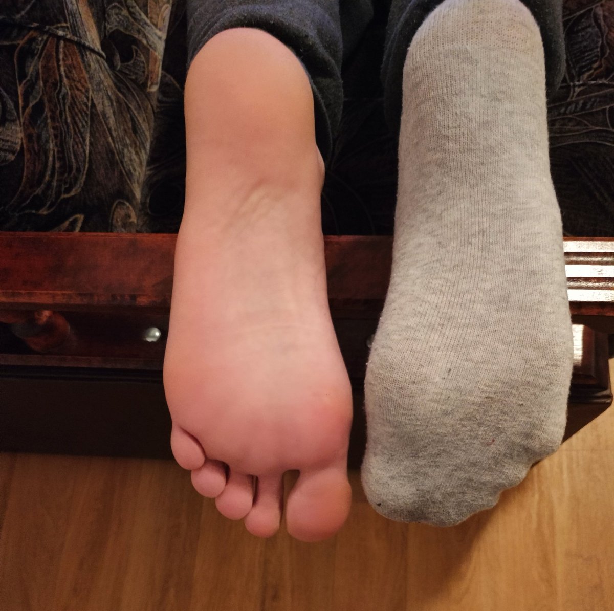 mysacek003's tweet photo. 👃👣😛👣😋🤤 https://t.co/Ed1etXeRii