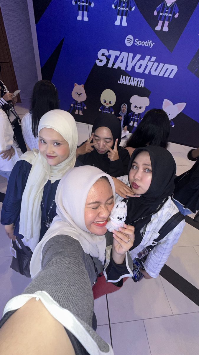 jeongin_a's tweet image. maaciw jg bwat kliann yacc maapin udah byk ngerepotin sm ada salah, see u in another episode yeaaa🤍;( @coraalime @____minhs @stay_light