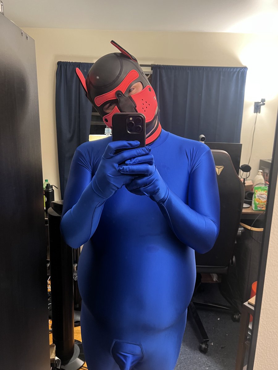 The puppy has his eyes on you, cutie.

Wanna have some fun?

#pup #pupplay #puppy #gay #gaypup #lycra #spandex #kink #gaykink #pupcollar