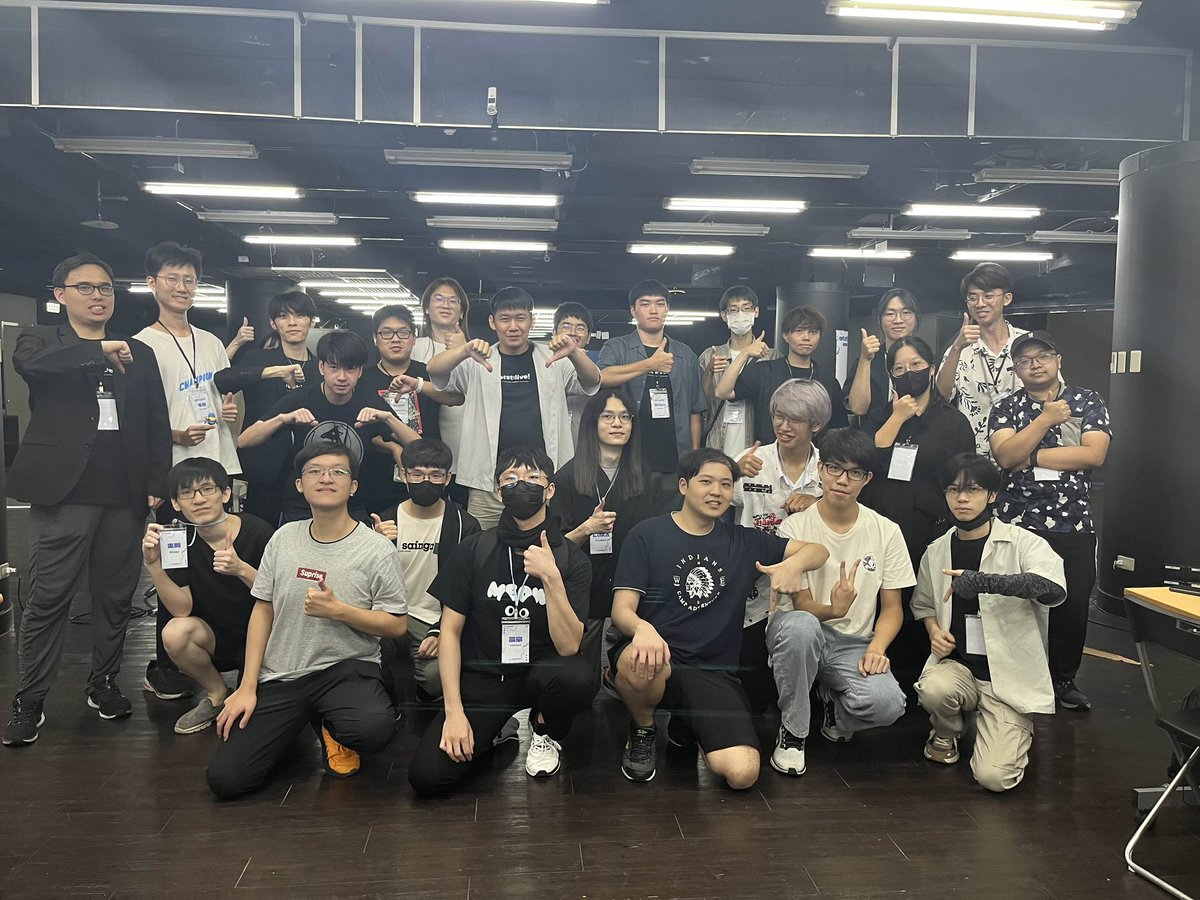 遲來的otst day 1大合照!
(我在左下角)
#otstlive